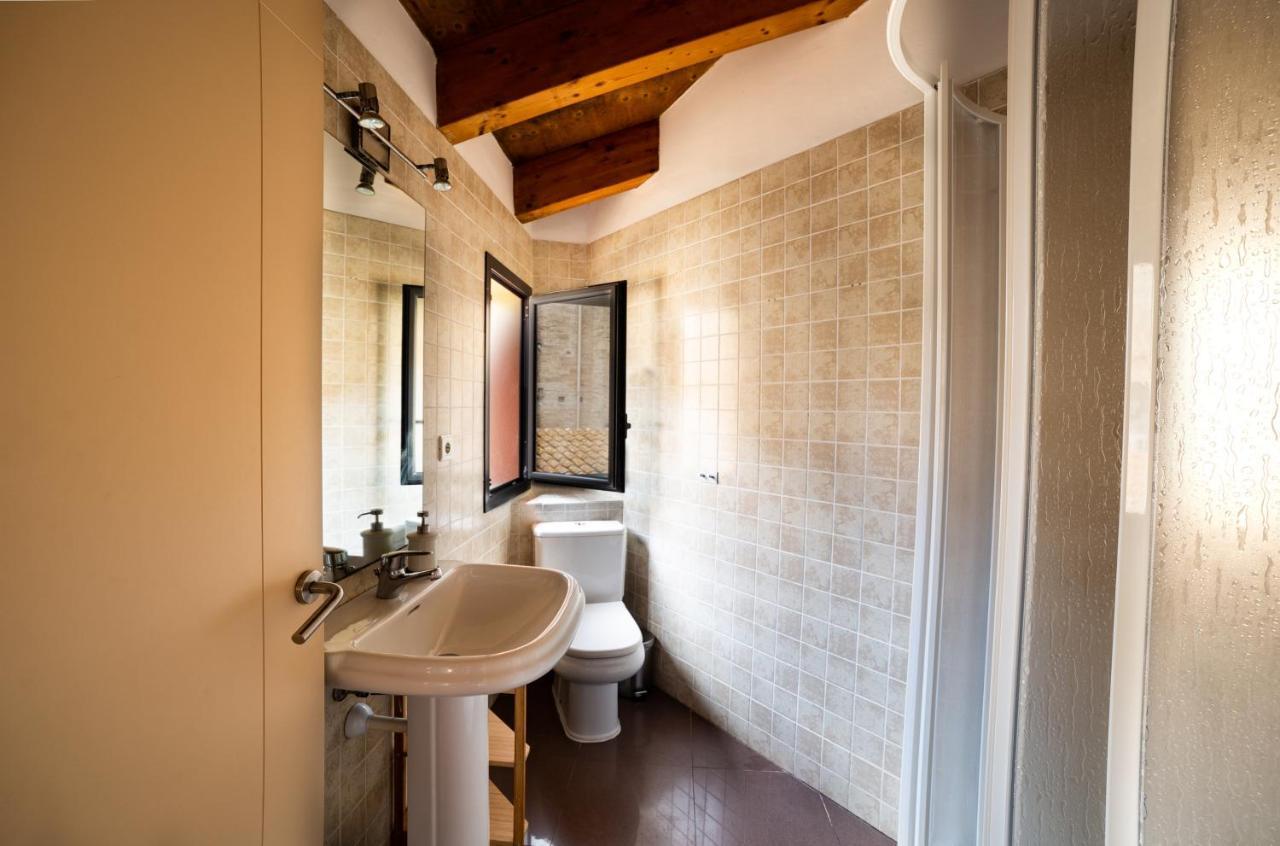 דירות בניולס Atic Duplex Amb Encant A 10 Minuts De L' Estany מראה חיצוני תמונה